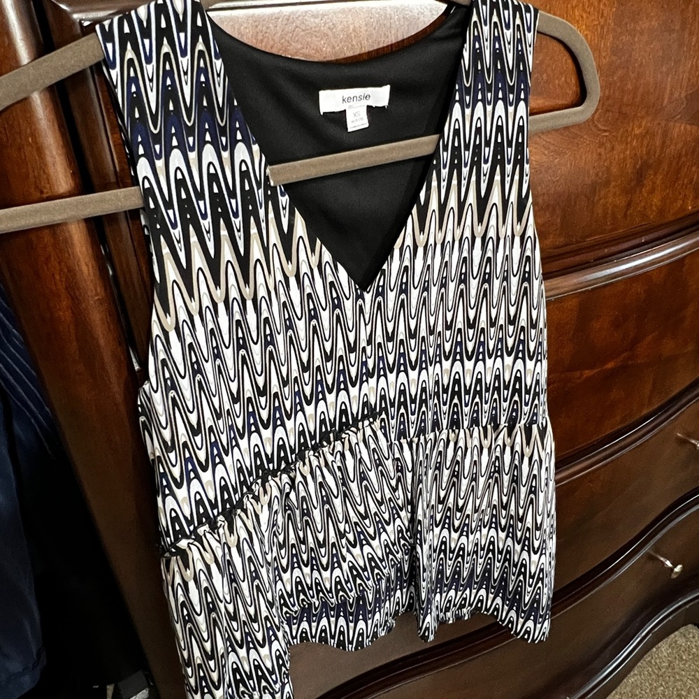 Kenzie XS Asymmetrical Hem Sleeveless Top Blouse New w/out tags